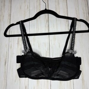 Victoria's Secret Black Striped Lace Bra